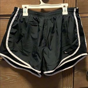 Woman’s size L Nike tempo shorts ! (Bundle 2 save)